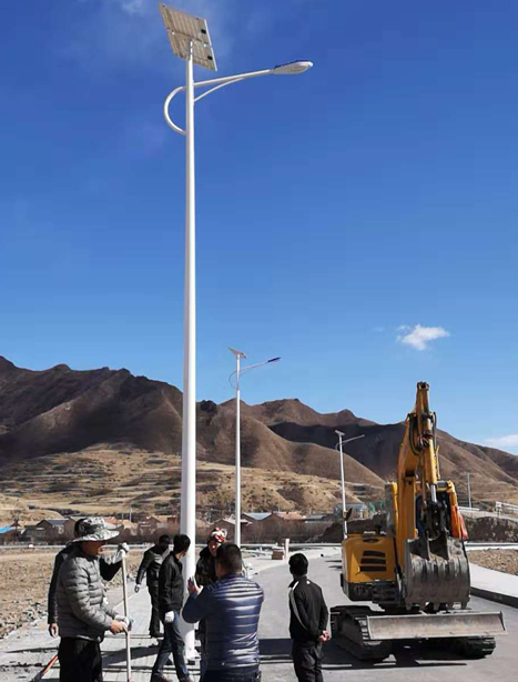 甘南碌曲10米贵南太阳能路灯项目