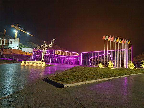 城市亮化是现代城市建设的重要组成部分，它不仅可以美化城市的夜景，还能提升城市的整体形象。随着科技的不断进步，城市亮化也得到了更多的关注和创新。本文将介绍一些关于城市亮化的创意和技术，帮助读者了解贵南城市亮化的重要性以及如何进行贵南城市亮化的规划和实施。