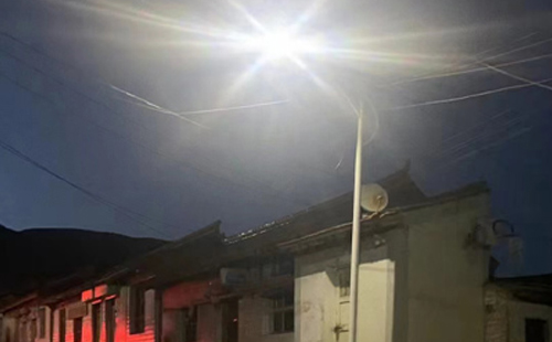 农村院子里最适合的贵南太阳能路灯亮度与安装要点