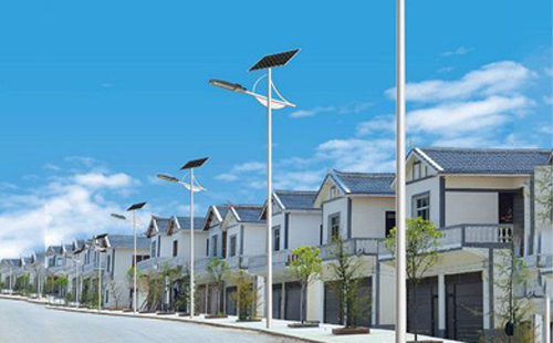 贵南太阳能路灯配置与在乡村道路照明中的应用