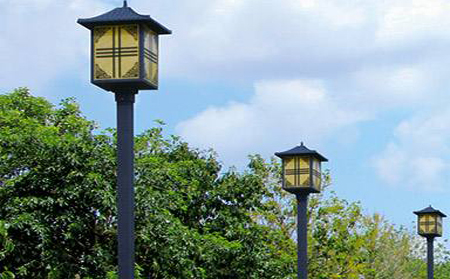 太阳能贵南庭院灯怎么选亮度与续航更耐用